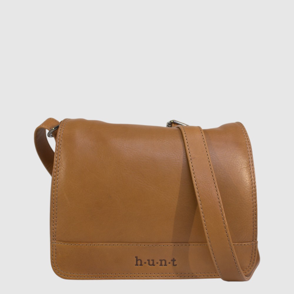Leather shoulder bag with flap and triple compartment – ??H.U.N.T